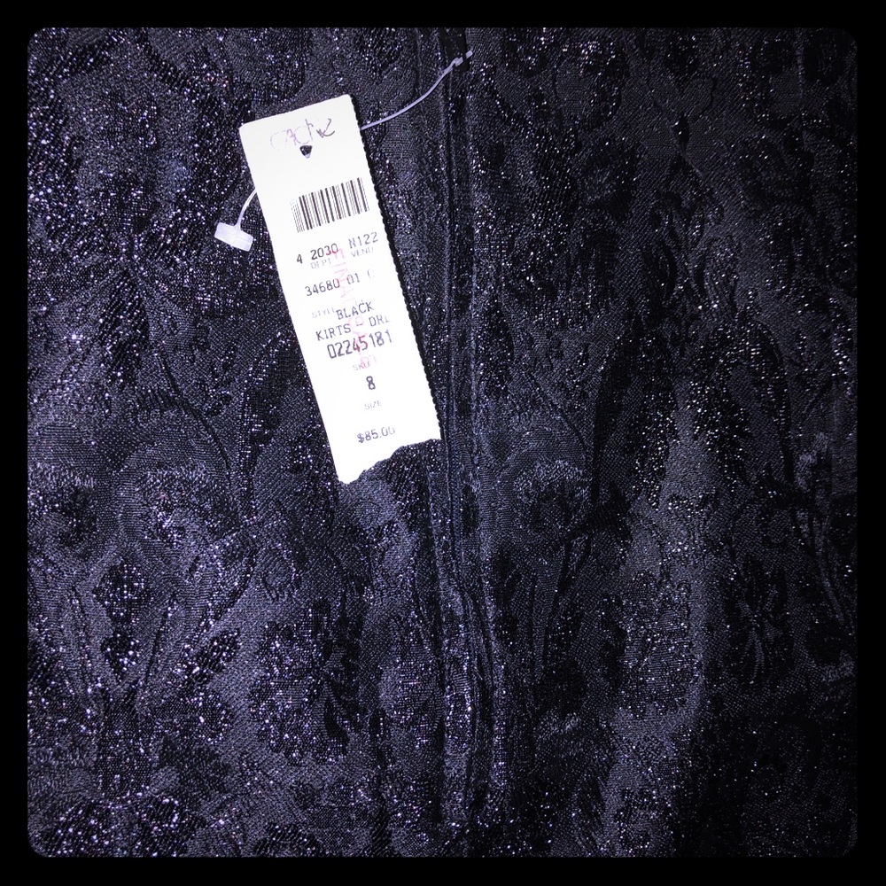 Beautiful New Cache black skirt, size 8 - Picture 3 of 4